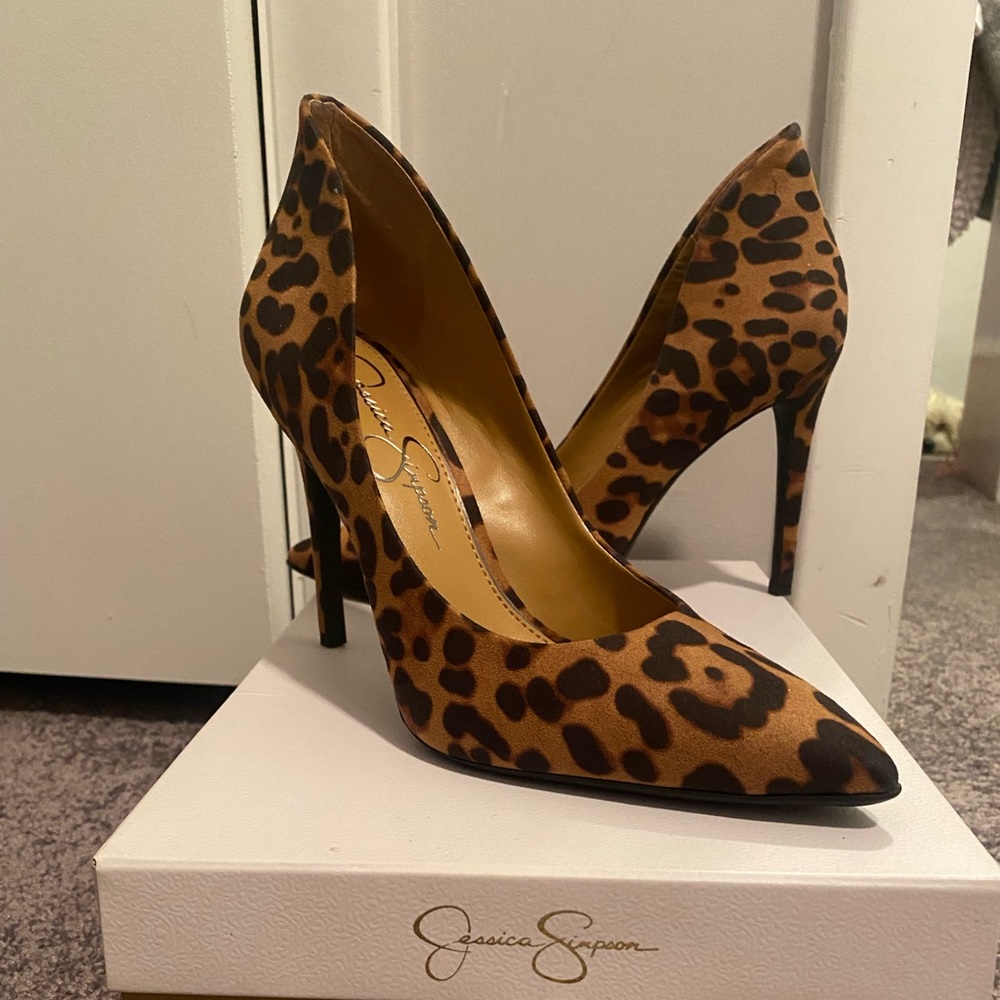 Leopard print Jessica Simpson heels size 8